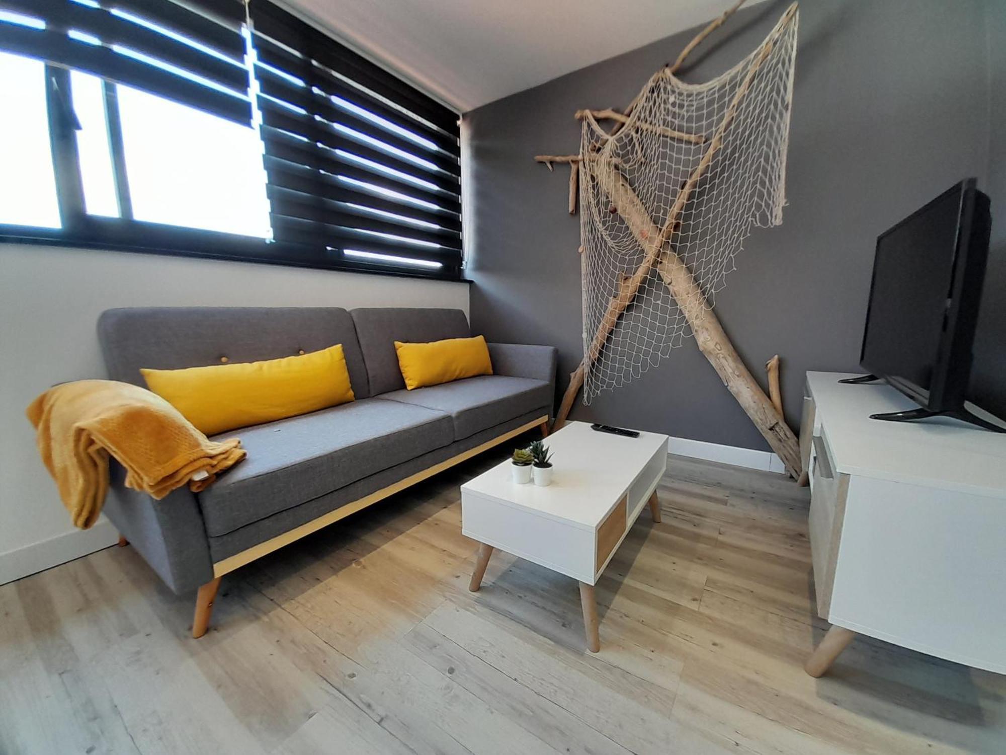 Moderne T3 Avec Piscine Et Cuisine Equipee - Boucau - Fr-1-239-982 Appartement